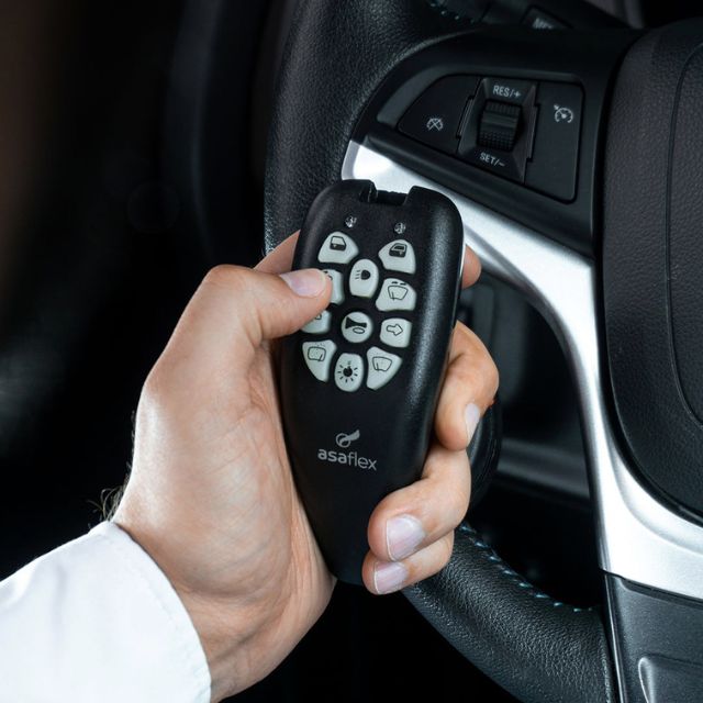 Central de Comandos Elétricos de 14 funções junto ao volante